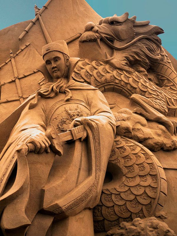 Невероятные скульптуры из песка (14 фото) Невероятные скульптуры из песка (14 фото)