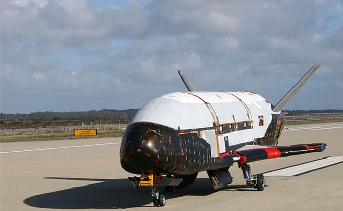 На фото: орбитальная испытательная машина X-37B
