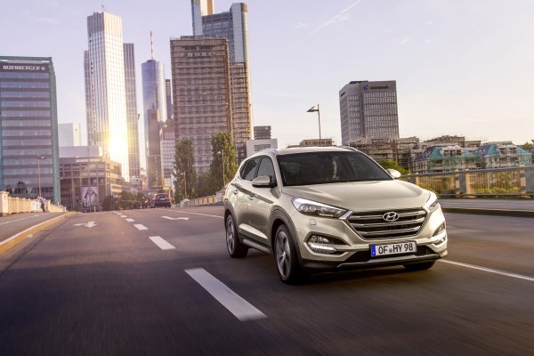 В Сеть просочились фото обновленного кроссовера Hyundai Tucson на тестах В Сеть просочились фото обновленного кроссовера Hyundai Tucson на тестах
