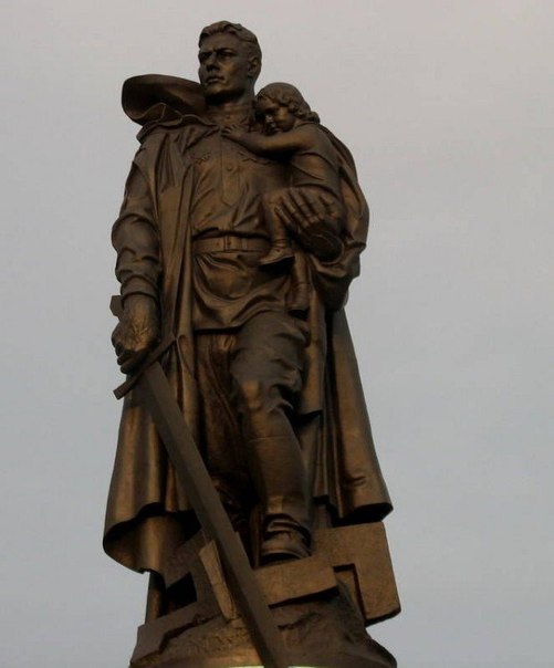 Про "Родину мать" на Мамаевом Кургане. Про "Родину мать" на Мамаевом Кургане.