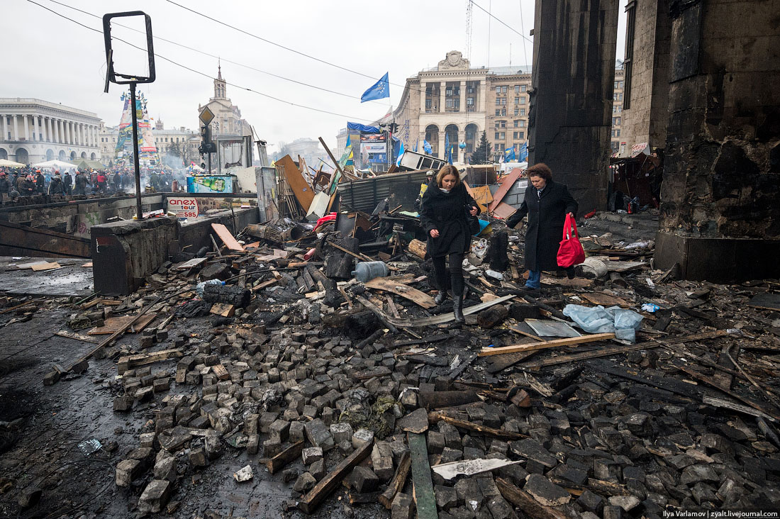 Главное — не мешать Украине упасть.   Агрессор на войну не явился. Киев в панике.