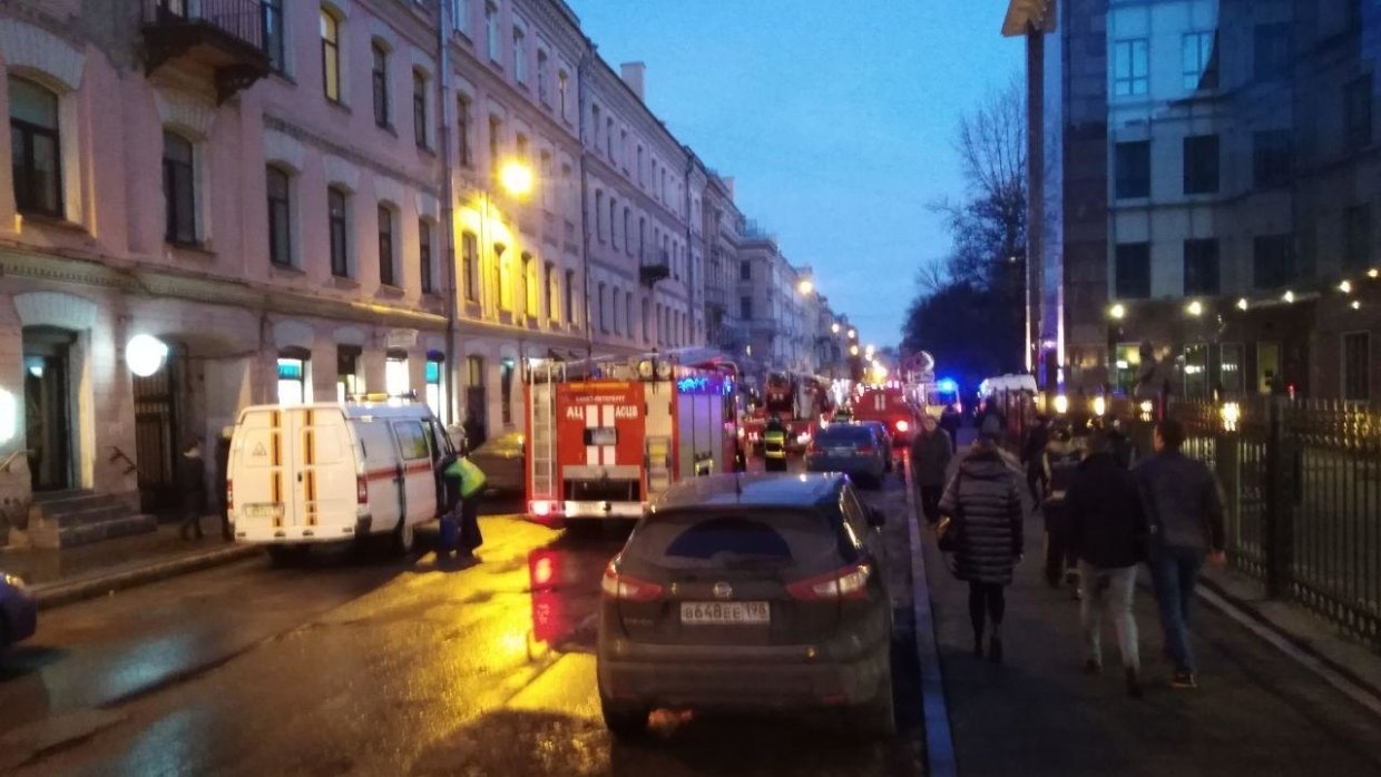 Глава МЧС прибыл на место обрушения кровли университета в Петербурге