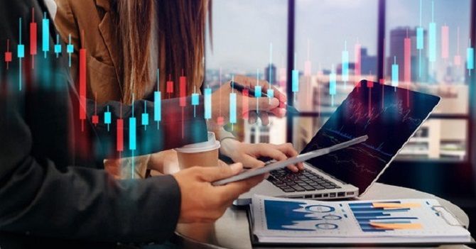 Кэти Вуд советует скупать акции компаний, способных заработать на ИИ Кэти Вуд советует скупать акции компаний, способных заработать на ИИ