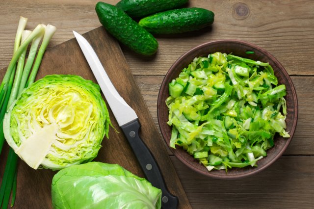 Салат из свежей капусты с огурцом пошаговый рецепт с фото