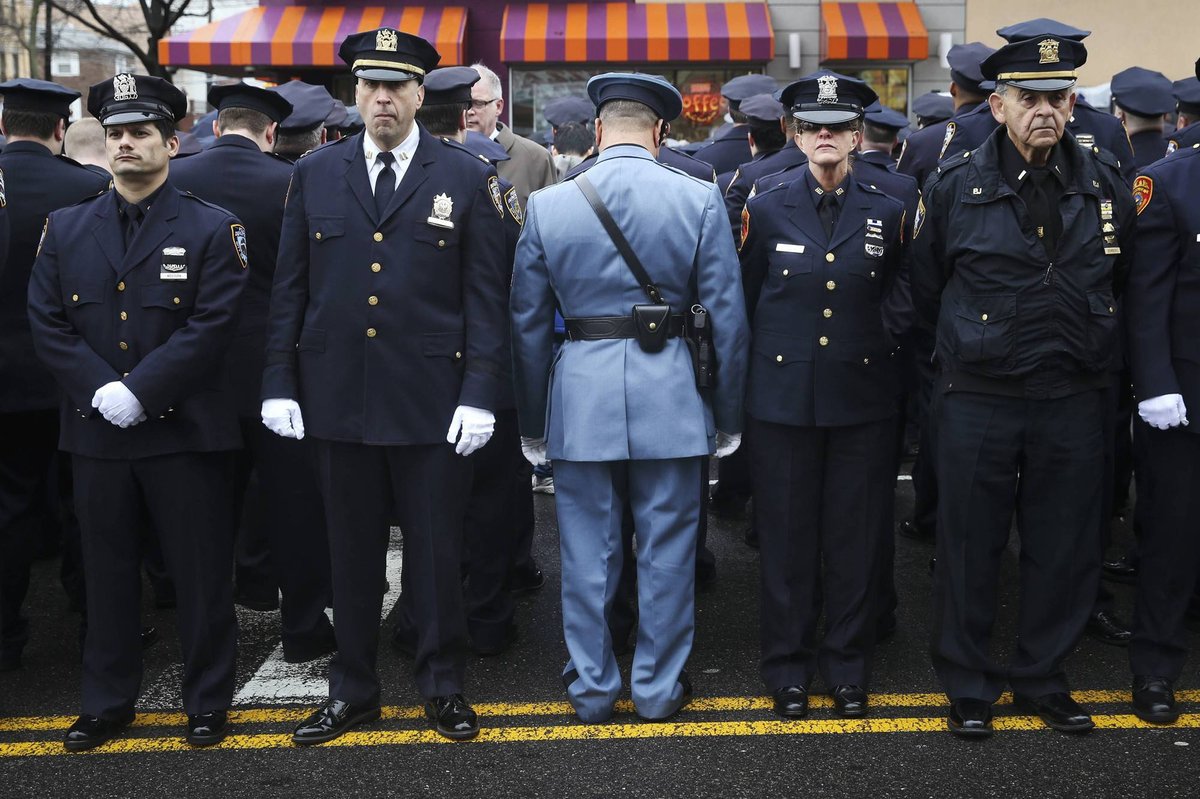 Полицейские Нью-Йорка: «Мы не враги народа». Почему и как создана атмосфера, побуждающая к актам насилия против полицейских