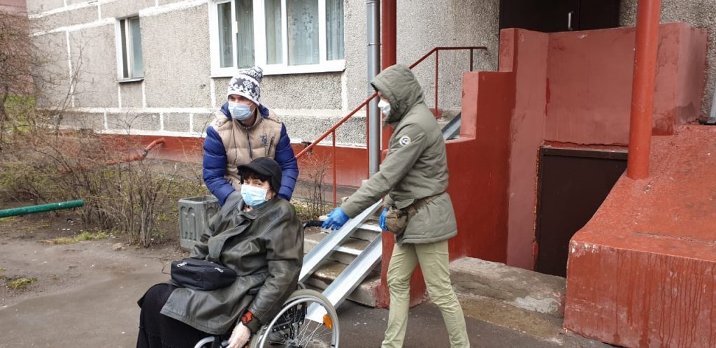 Соцработники помогли пенсионерке из Ростокина добраться до поликлиники