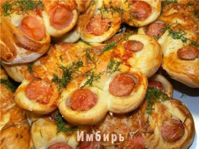 Булочки-гусенички с сосисками Булочки-гусенички с сосисками