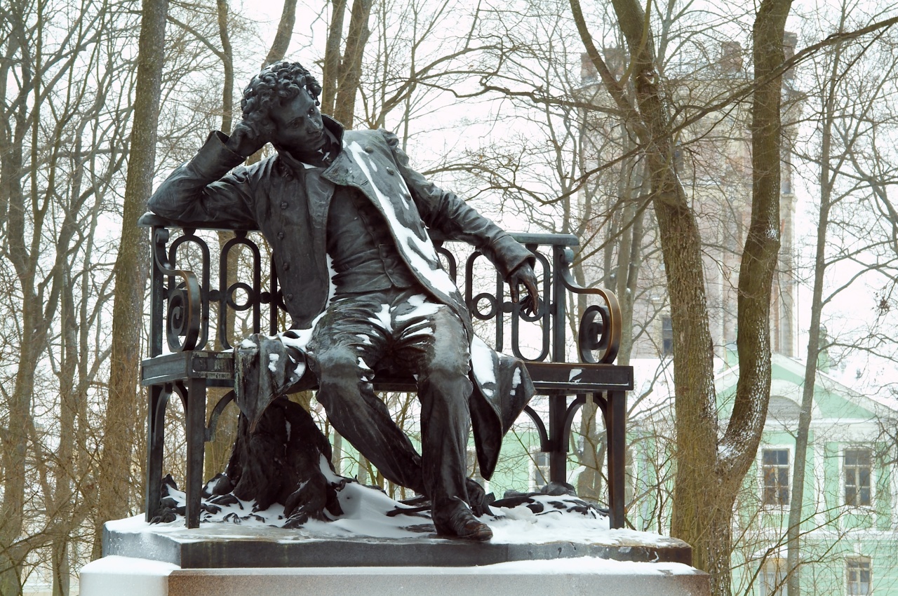 Памятник Пушкину в Царском селе зимой