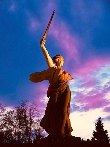 Про "Родину мать" на Мамаевом Кургане. Про "Родину мать" на Мамаевом Кургане.