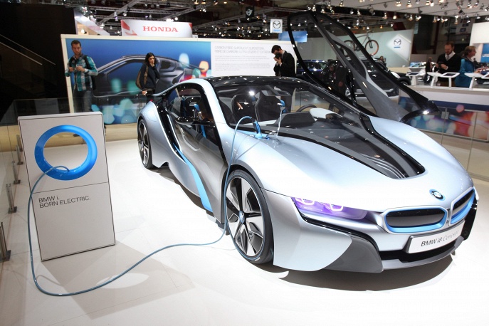 Концепт-кар BMW i8 с гибридным двигателем