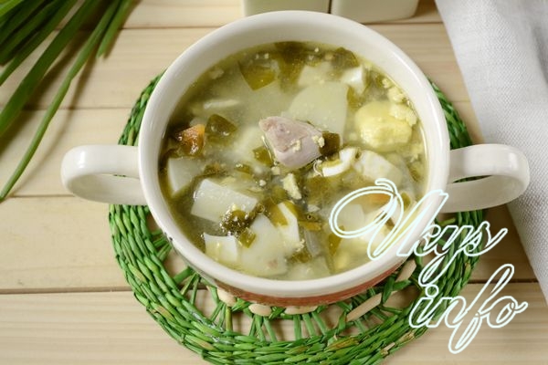 Щавелевый суп с яйцом и курицей
