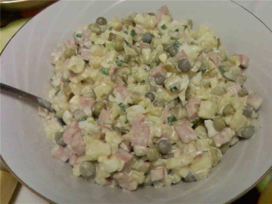 Зимний салат оливье с