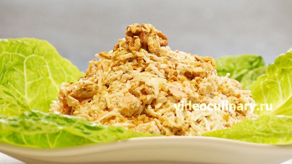 Рыбный салат Лакомка от videoculinary.ru