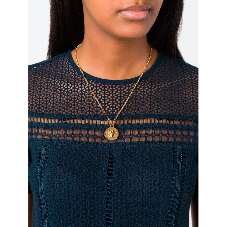 VERSACE, 13 687 рублей (farfetch) VERSACE, 13 687 рублей (farfetch)