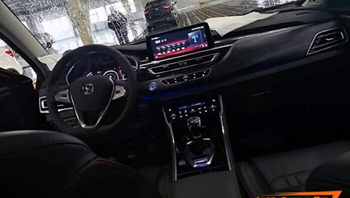Опубликованы фото интерьера кроссовера Changan CS75 2019