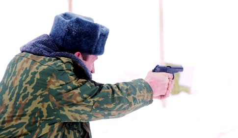 Скоростная стрельба из ПМ. Фото А. Петров