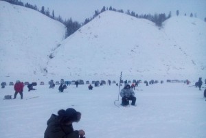 В Якутске прошли состязания по подледному лову рыбы начало