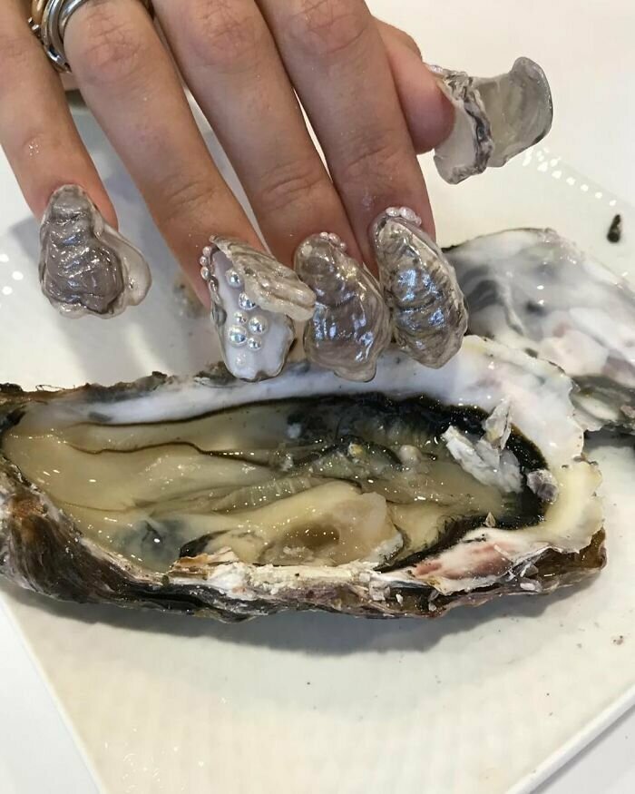 Устрицы Наши руки не для скуки, или когда слишком уж заморочились с маникюром
(34 фото)