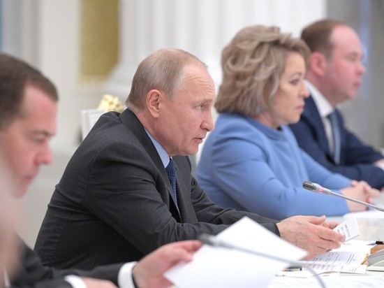Путин жестко раскритиковал правительство Путин жестко раскритиковал правительство