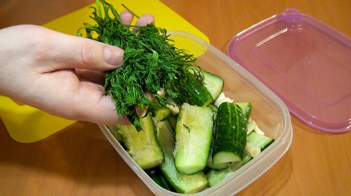 Как приготовить вкуснейшие малосольные огурчики всего за 2 часа: самый простой способ Как приготовить вкуснейшие малосольные огурчики всего за 2 часа: самый простой способ