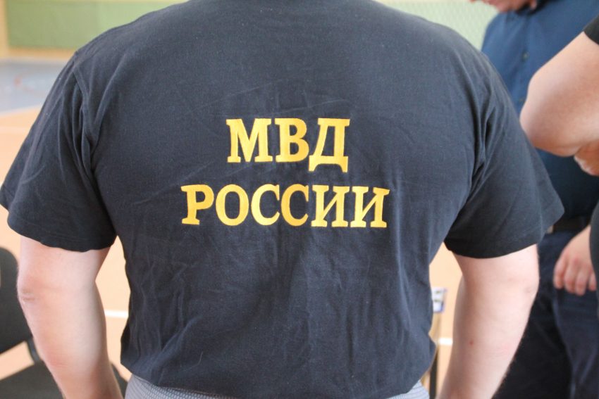В Войковском районе сотрудники полиции задержали подозреваемого в мошенничестве под видом оказания ремонтных услуг