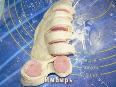 Булочки-гусенички с сосисками Булочки-гусенички с сосисками