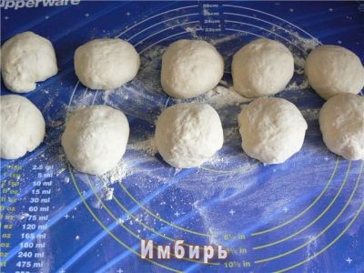 Булочки-гусенички с сосисками Булочки-гусенички с сосисками