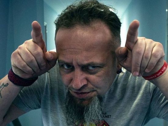Украинец на борту самолета приставал к россиянам: «Чей Крым?» Украинец на борту самолета приставал к россиянам: «Чей Крым?»