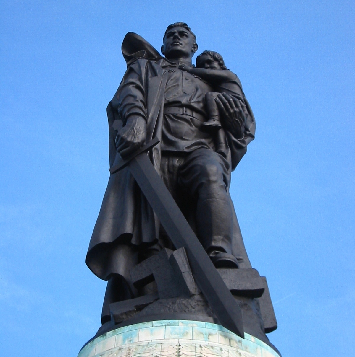 берлин памятник советскому воину
