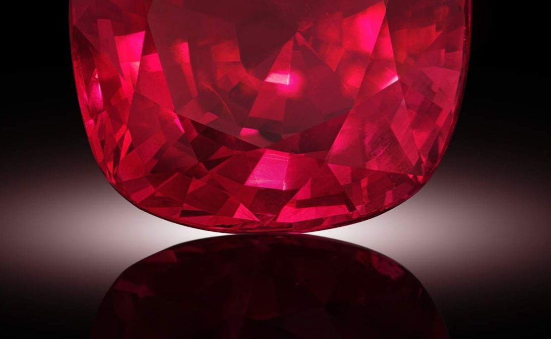https://edition.cnn.com/style/article/ruby-auction-sothebys-estrela-de-fura/index.html