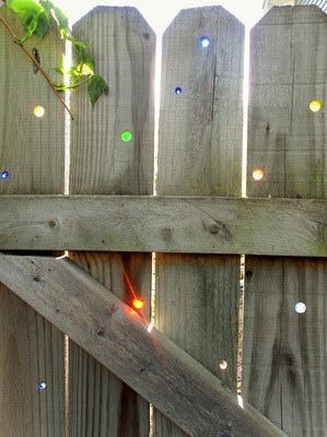use-marbles-to-fill-fence-holes