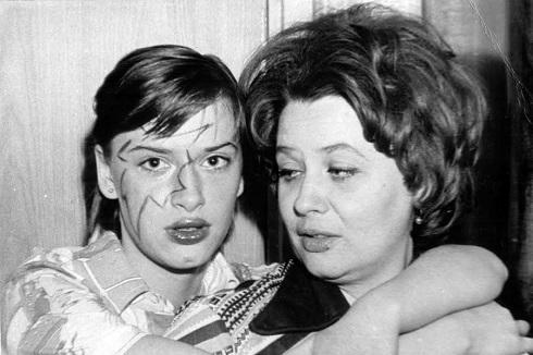 В 16 лет Наташа слушала группу "Kiss" и слушалась маму В 16 лет Наташа слушала группу "Kiss" и слушалась маму