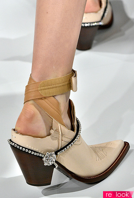 Kitten heels