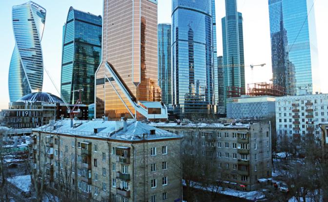 Российская пропасть растет: Олигархи богатеют, бедные нищают