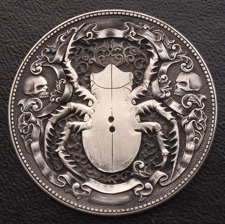 "Жук" сделан из двух Моргановских долларовых монет 1921 года и 5-долларовой золотой монеты 2015 года аукцион, гравировка, золото, искусство, красиво, монета, творчество, фото