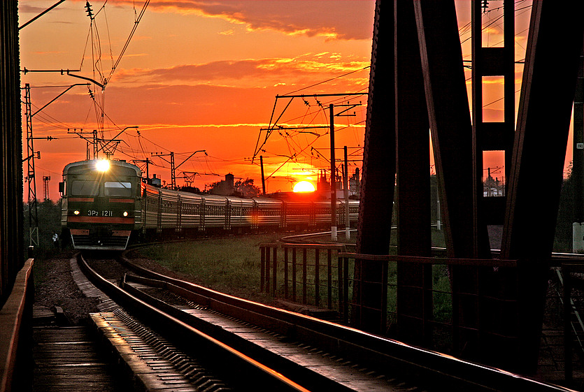 Вагон поезда «Саратов-Адлер» загорелся в Ростовской области