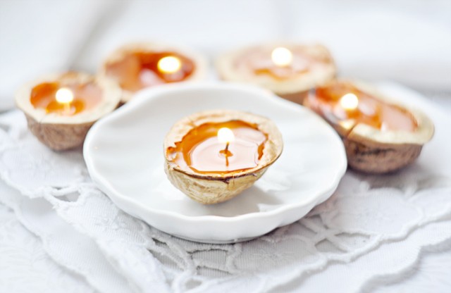 Свечи в ореховой скорлупке