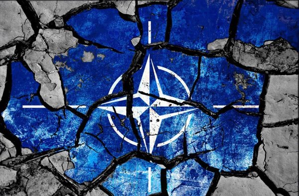 Часть Евросоюза призывает к роспуску НАТО Часть Евросоюза призывает к роспуску НАТО
