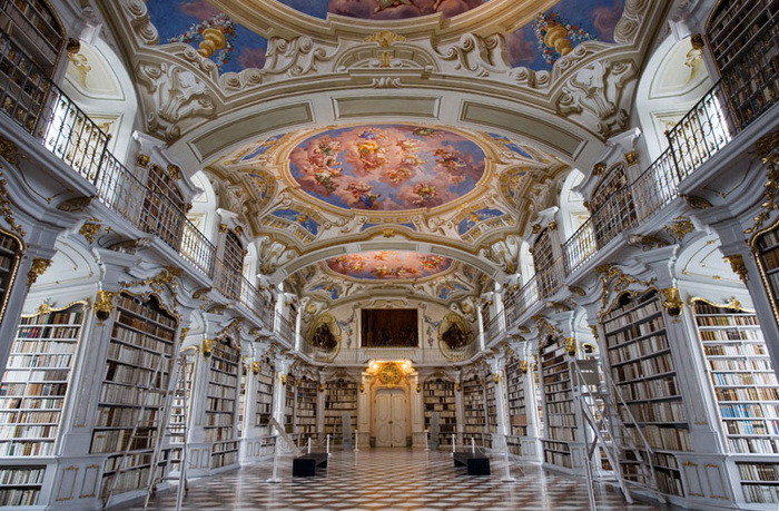 Монастырь Admont Abbey в стиле барокко Монастырь Admont Abbey в стиле барокко