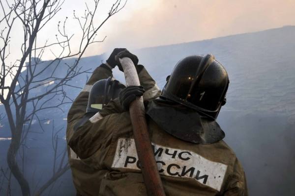 Во время пожара в жилом доме эвакуировали человека в якутском городе Алдан