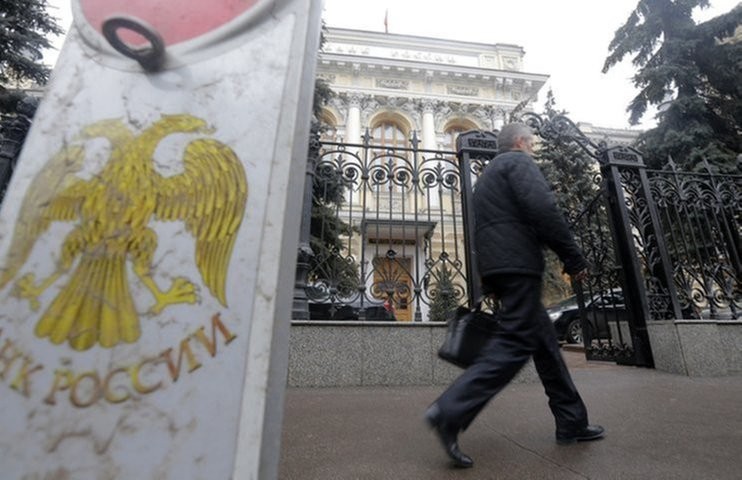 Банк России связал падение рубля с дивидендными выплатами