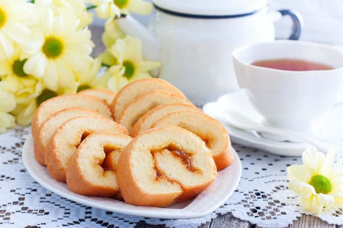 Рулет с вареньем.  Фото: 1000.menu.