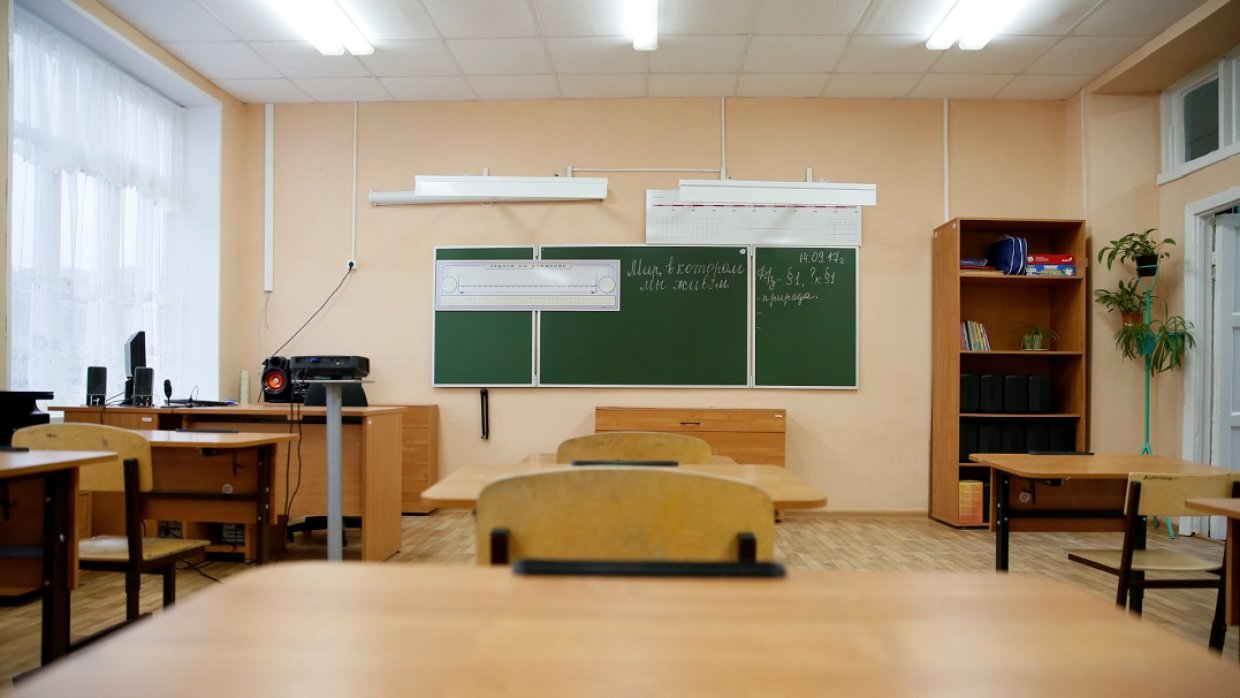 Приморского школьника публично унизили за отказ сдать деньги на жалюзи