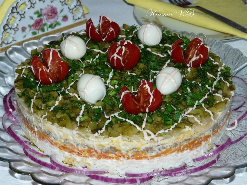 Праздничный салат с печенью и рисом — гости обожают