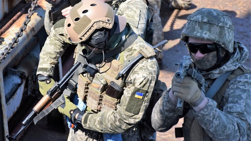 Командир ВСУ в нетрезвом виде обстрелял своих солдат в Донбассе