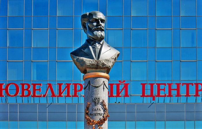 Бюст Карла Фаберже у фабрики «Яхонт - Дом Фаберже». Как Карл Фаберже из рядового ювелира стал основателем легендарного бренда