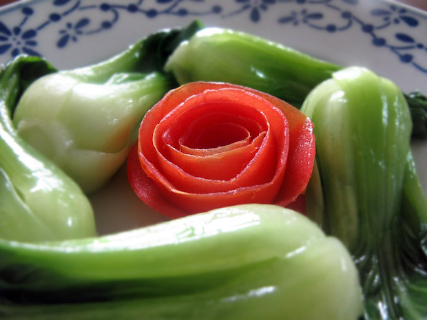 How To Carve A Rose From A Tomato - JewelPie