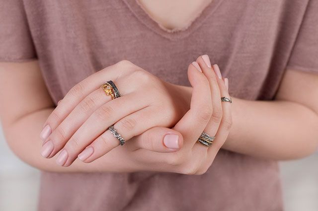 Отчего по утрам опухают пальцы рук?