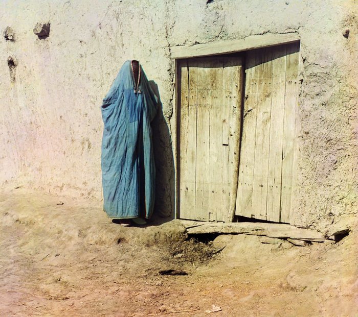 Женщина в парандже. Самарканд, между 1905 и 1915| Фото: LiveJournal.