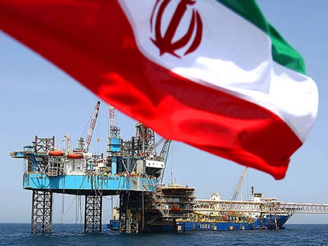 Турция обсуждает с США импорт нефти из Ирана в условиях санкций